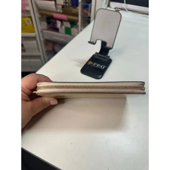 Women's Louis Vuitton Wallet Beige - Picture 7 of 9